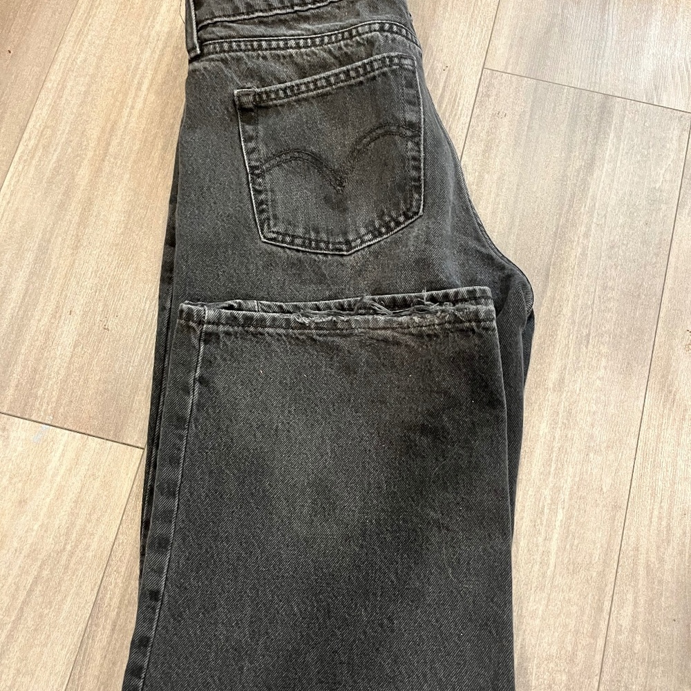 levi’s black jean’s super low